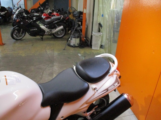 シートもこの通り破れもなければへたりもありません！ハヤブサはトルクがやばいのでタンデムも楽々ですよ！